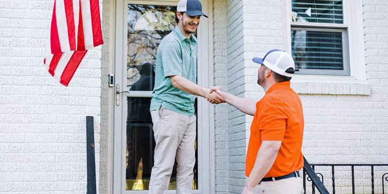 TruMosquito Technician shaking hands with homeowner